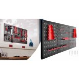 Fém, fali szerszámtartó panel kampókkal és tárolókkal