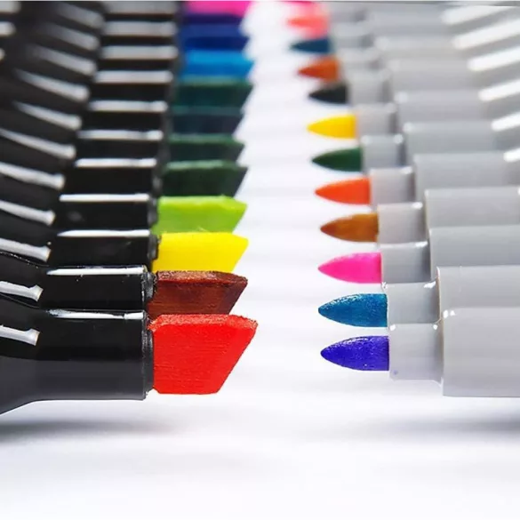 Kétvégű alkoholos marker készlet kézitáskában