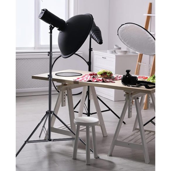 Állvány többféle világításhoz